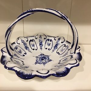 ⭐️Vintage⭐️ Porcelain Hand Painted Basket.